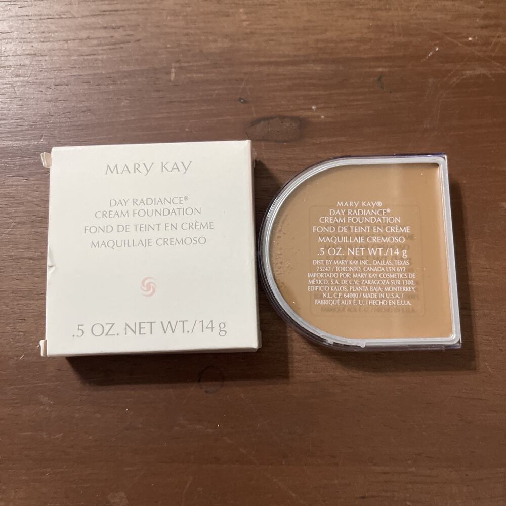 Mary Kay DAY RADIANCE Cream Foundation TOASTED BEIGE 835300 .5 oz SPF 8 NOS NEW